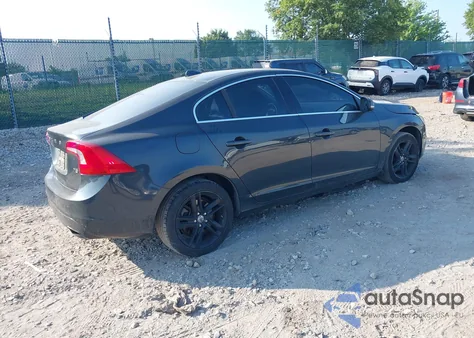 2014 Volvo S60 T5 z USA, uszkodzony, nr VIN YV1612FS6E2275728